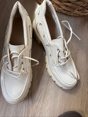 JustFab Cream Platform Lace-Up Boat Shoes